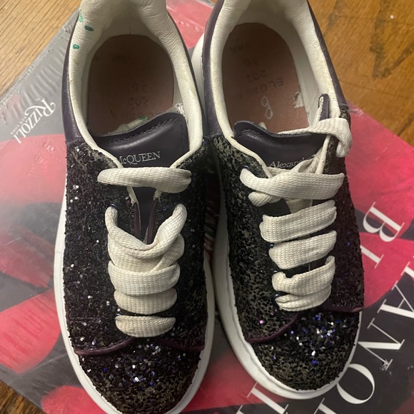 Little girls McQueens sneakers Euro size 30 - Picture 3 of 6